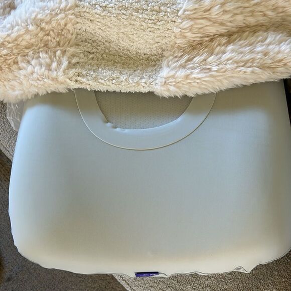 Ergonomic White Pillow for Hybrid Sleepers - Picture 6 of 15